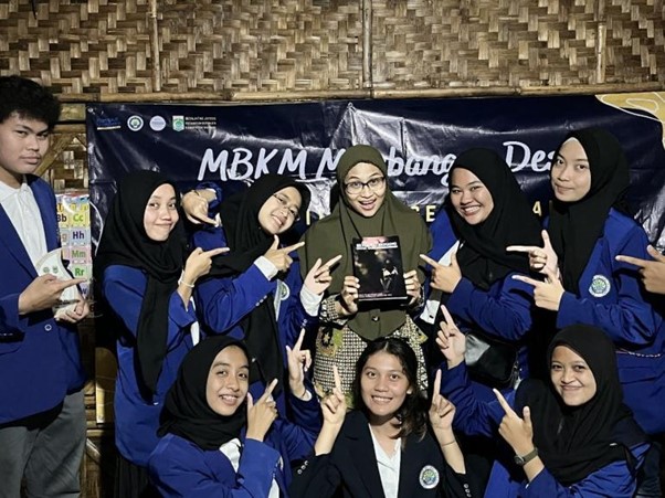 Buku Edukasi “Kunang-kunang Untuk Anak Jatirejoyoso” Oleh Tim Akuntansi FEB UM: Perwujudan Indikator 3 dan 4 dalam Sustainable Development Goals