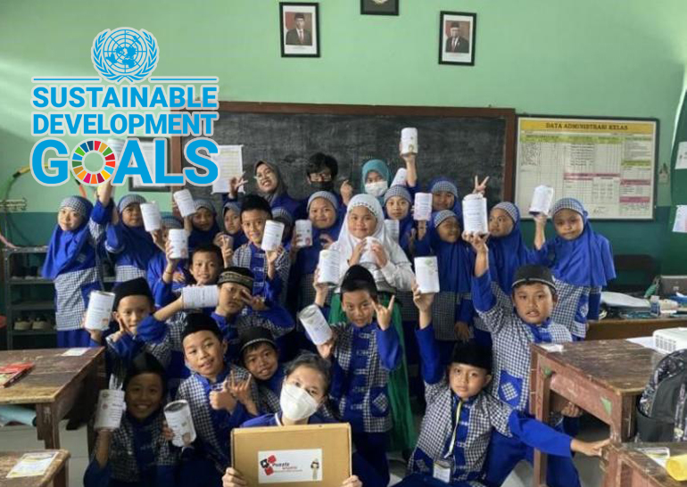 Edukasi Pentingnya Menabung Sejak Dini bagi Siswa-Siswi MI Miftahul Huda Desa Duwet Krajan Demi Mewujudkan SDGs