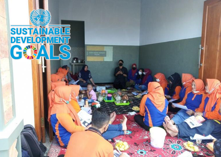Sosialisasi Pentingnya Membayar Pajak Untuk Masyarakat Desa Duwet Krajan Demi Mewujudkan SDGs