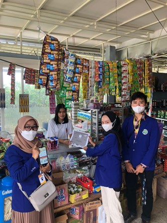 Mendukung SDGS Dalam Bidang Ekonomi, Tim Akuntansi Memberikan Sosialisasi Digital Marketing Pada Usaha Di Desa Selorejo