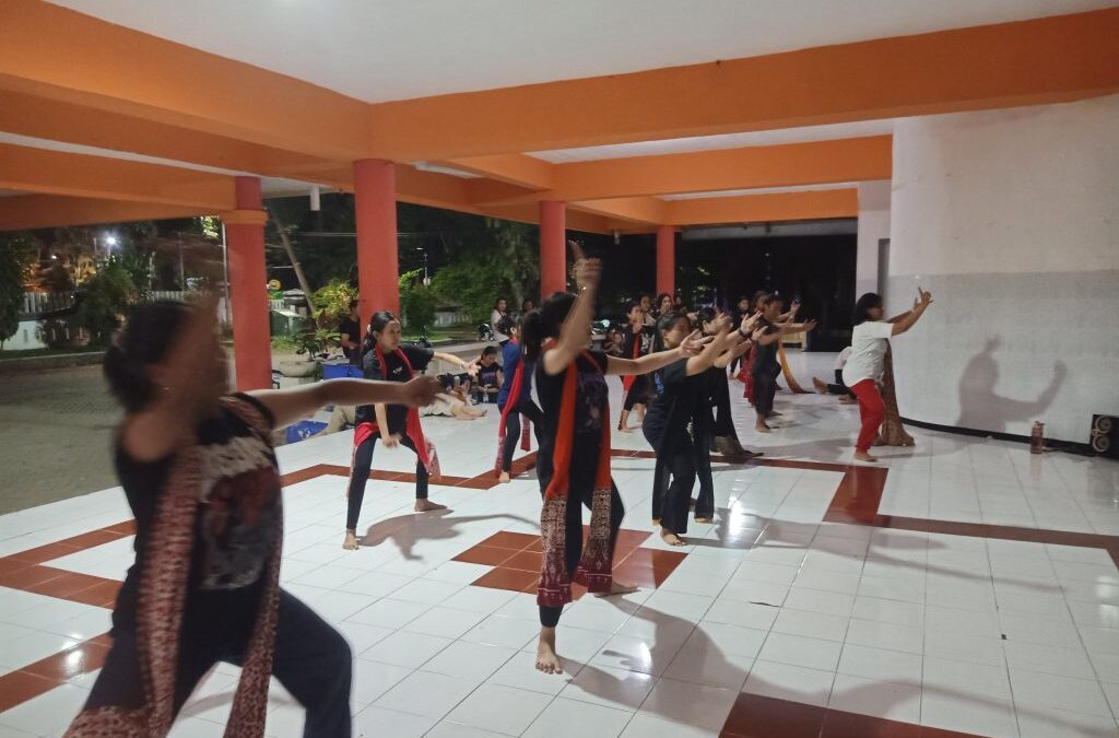Pembelajaran Tari Klono Gaya Surakarta oleh Mahasiswa Pendidikan Seni Tari dan Musik dalam Pendidikan Seni yang Inklusif dan Berkualitas