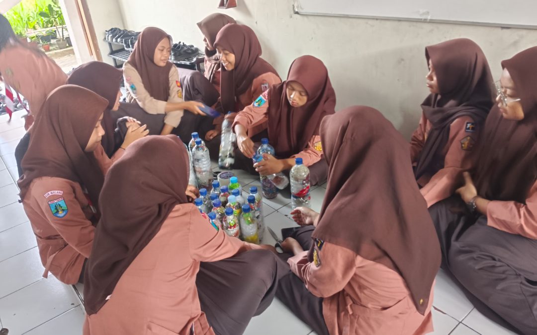 Belajar Bukan Sekadar Mengajar: Mahasiswa UM Ciptakan Ruang Edukasi Kreatif di SMAN 1 Bululawang