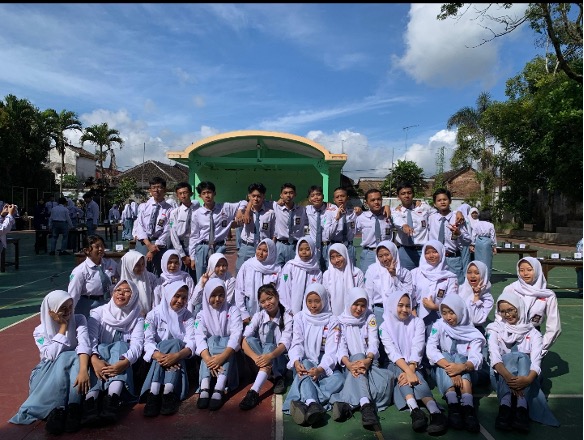 Wujudkan SDGs 4, Mahasiswa Asistensi Mengajar UM dan Mitra Sekolah SMAN 1 Kepanjen Gelar ECOFEST 2025 untuk Pendidikan Berkualitas dan Cinta Lingkungan