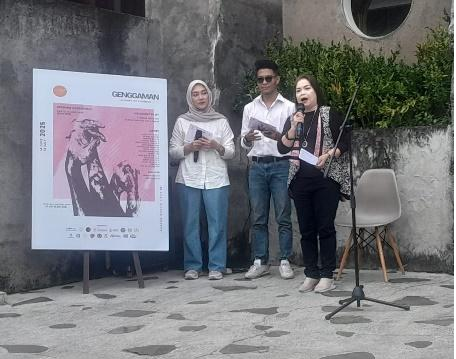 Mahasiswa Pendidikan Seni Rupa Angkatan 2022 berkolaborasi dalam Pameran Genggaman: Tentang Tanah Yang Bercerita