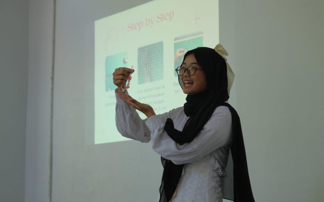 Designholic Special Edition: DKV UM Students Promote Creativity and Sustainability Through Art Exhibition
