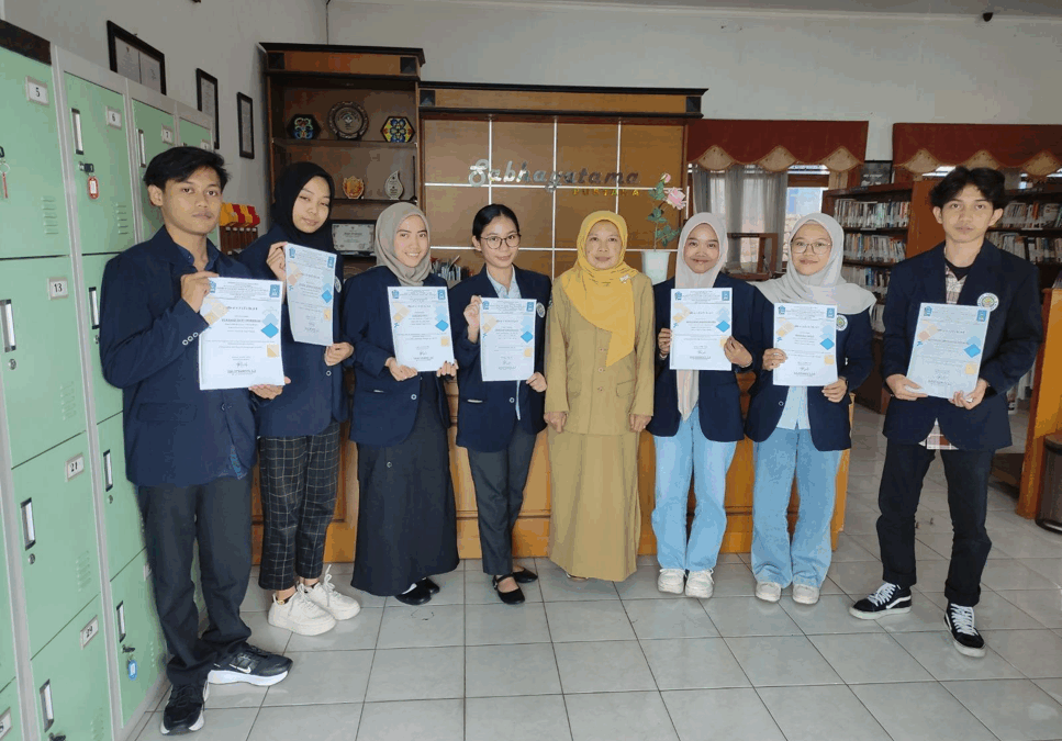 Mahasiswa Ilmu Perpustakaan UM Dukung Akreditasi Perpustakaan SMA Negeri 2 Malang melalui Peningkatan Manajemen Koleksi