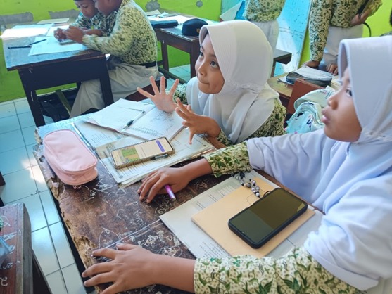 Gamifikasi Web Genially: Pengembangan Media Pembelajaran Joyful Learning Untuk Meningkatkan Hasil Belajar Literasi dan Numerasi Siswa Sekolah Dasar