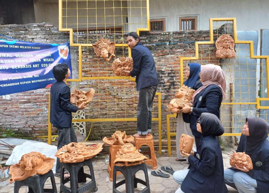 Inovasi Pendidikan Seni Berbasis Budaya Lokal: UM Kembangkan Taman Vertikal Arkais untuk Desa Wisata Padusan