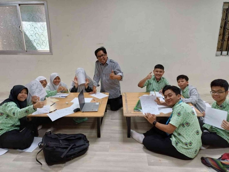 Kolaborasi Departemen Seni dan Desain UM dan Sekolah Indonesia Makkah Wujudkan Batik Nusantara di Kancah Internasional