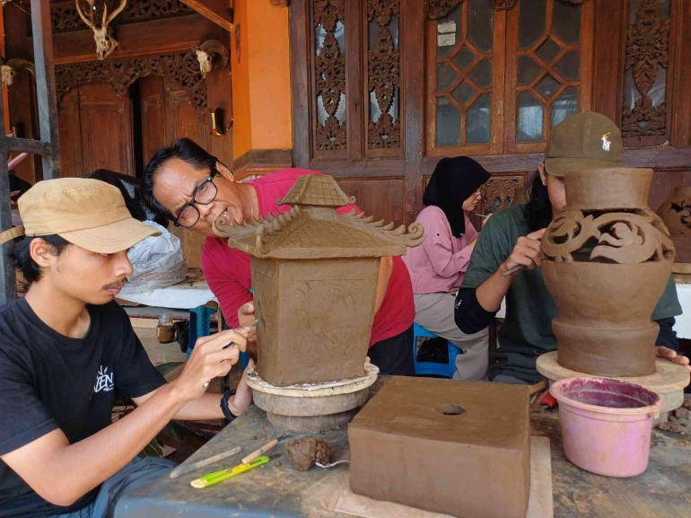 Dosen Pendidikan Seni Rupa UM dan Mitra Nasional-Internasional Kembangkan Kriya Terakota Edukatif Berbasis Budaya Nusantara
