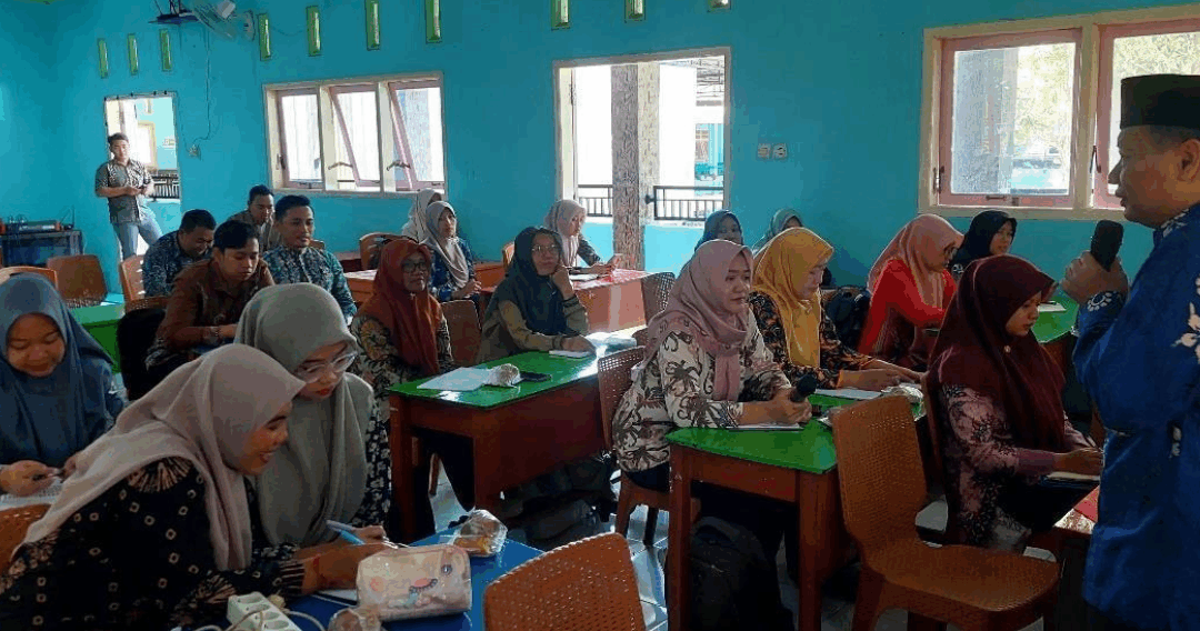 Dosen Departemen Sastra Arab UM Gelar Pelatihan Digital untuk Guru Bahasa Arab MI Trenggalek, Dorong Pendidikan Berkualitas di Era Teknologi
