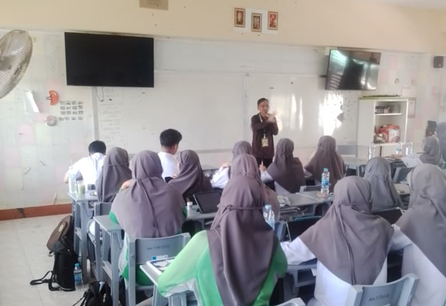 Mahasiswa Pascasarjana Pendidikan Bahasa Indonesia UM Hadirkan Pembelajaran Bahasa Indonesia dan Bahasa Melayu Kreatif di Thailand