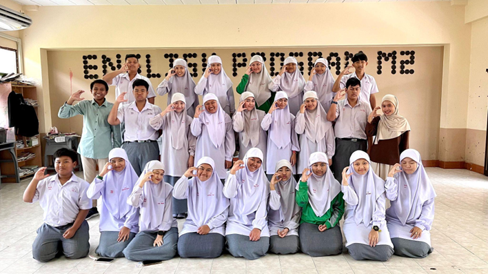 Mahasiswa Pascasarjana Pendidikan Bahasa Inggris UM Beri Pelatihan Choral Speaking di Attarkiah Islamiah Institute, Thailand