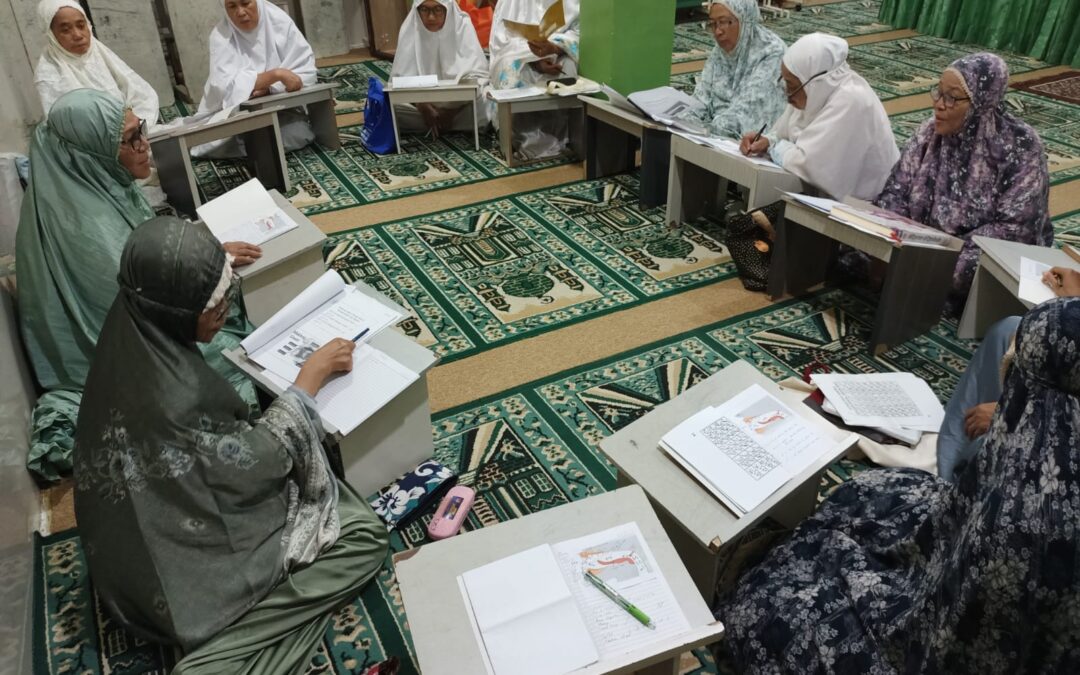Dosen Departemen Sastra Arab FS UM Berikan Pelatihan Mengaji Al-Qur’an dengan Sistem Tartil kepada Jamaah As-Shodiq Tegal Gondo