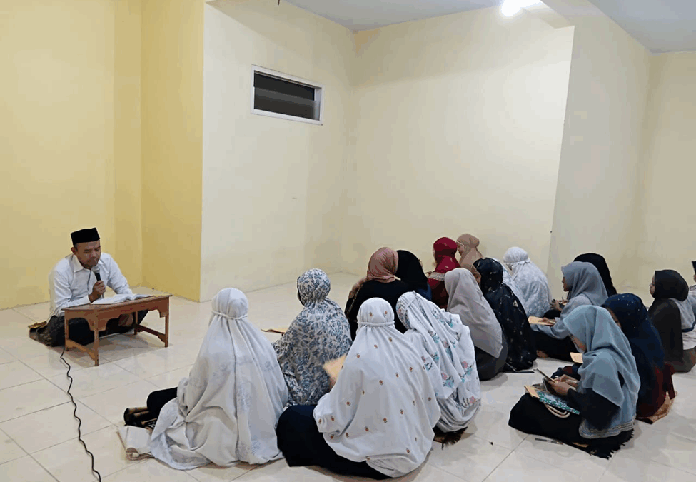 Dosen Departemen Sastra Arab FS UM Berikan Kajian Kitab Nashōihul ‘Ibād Maqālah ke-27 tentang Etika Berdoa di Pondok Pesantren Roudlotul Muhsinin