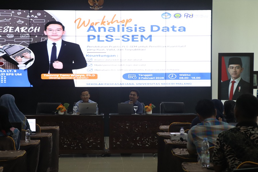 Mahasiswa di Sekolah Pascasarjana UM Didorong Meningkatkan Kualitas Penelitian Kuantitatif Melalui Workshop Analisis Data PLS-SEM bersama Assoc. Prof. Dr. Tommy Tanu Wijaya (Beijing Normal University)