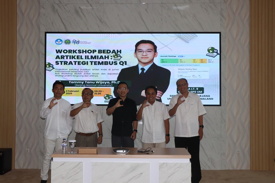 Sekolah Pascasarjana UM Menggelar Bedah Artikel Ilmiah Sebagai Strategi Tembus Jurnal Internasional Bereputasi (Q1) bersama Assoc. Prof. Dr. Tommy Tanu Wijaya (Beijing Normal University)