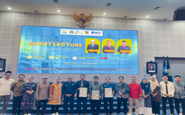 Perkuat Wawasan Global Mahasiswa S1 Manajemen UM, Prof. Mohd. Hizam dari UKM Kupas Strategi Teknopreneurship di Asia