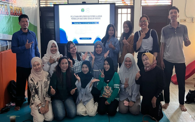 Mahasiswa UM Dorong Transformasi Pembelajaran Mendalam bagi Guru Pendidikan Khusus di Palangka Raya