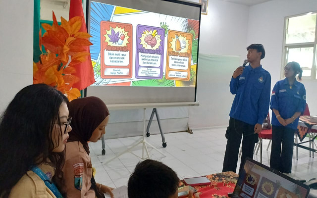 Mahasiswa Asistensi Mengajar S1 Pendidikan Khusus UM Sosialisasikan Pencegahan NAPZA di SLB ABD Kedungkandang