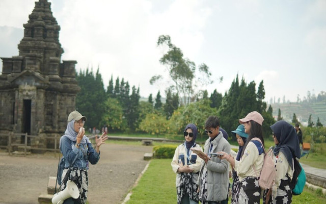 Kolaborasi Pengabdian kepada Masyarakat oleh Mahasiswa Program Studi S1 Pendidikan IPS Universitas Negeri Malang untuk Mendorong Pariwisata Berkelanjutan dan Pemanfaatan Sumber Daya yang Bertanggung Jawab di Kawasan Dataran Tinggi Dieng