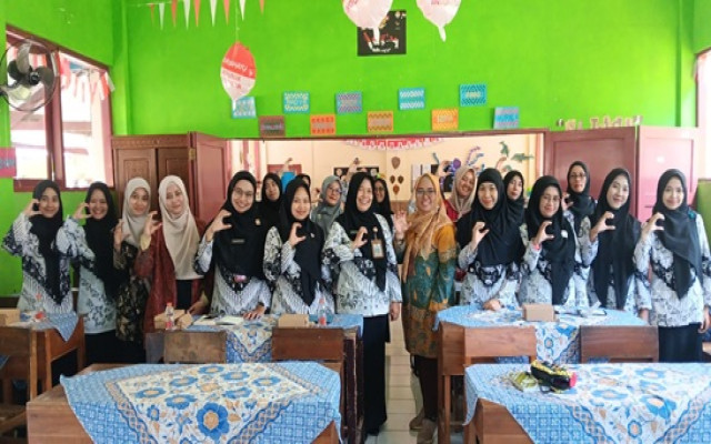 Dosen PGSD UM Mendampingi Implementasi Saptorenggo Smart-Box Berbasis AR untuk Deteksi Dini dan Akselerasi Literasi Siswa Berisiko Disleksia di Sekolah Inklusi